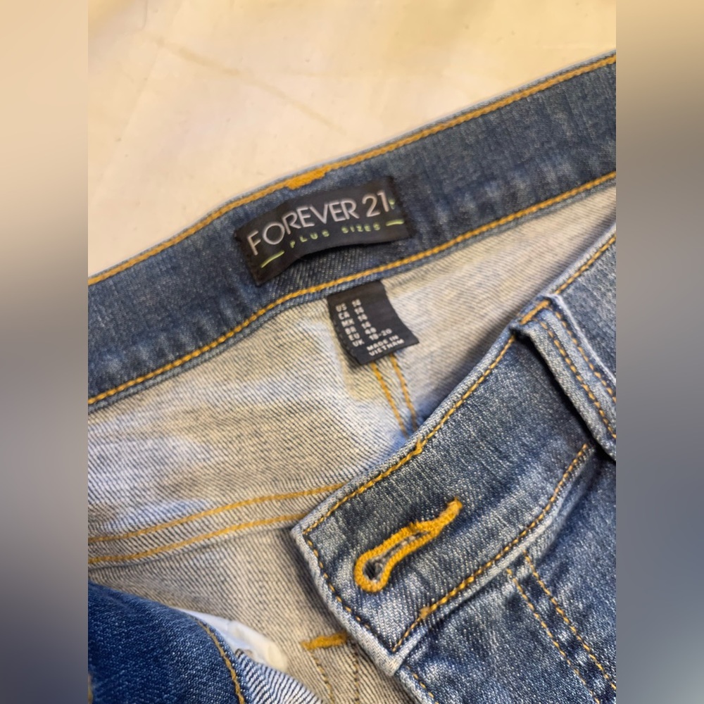 Forever 21 ripped jeans size 14